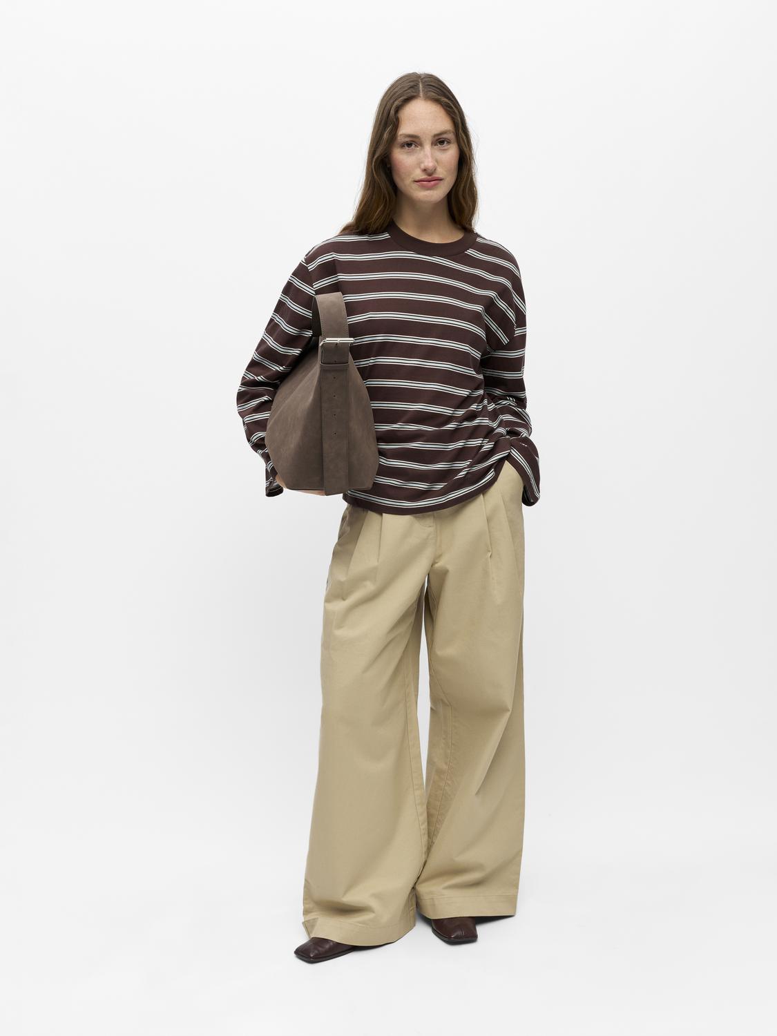 model_shot-front_full